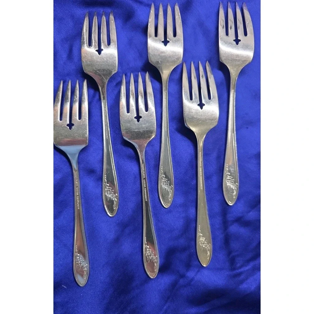 6 VTG Oneida Tudor Plate QUEEN BESS II Silverplated SALAD FORKS 1946